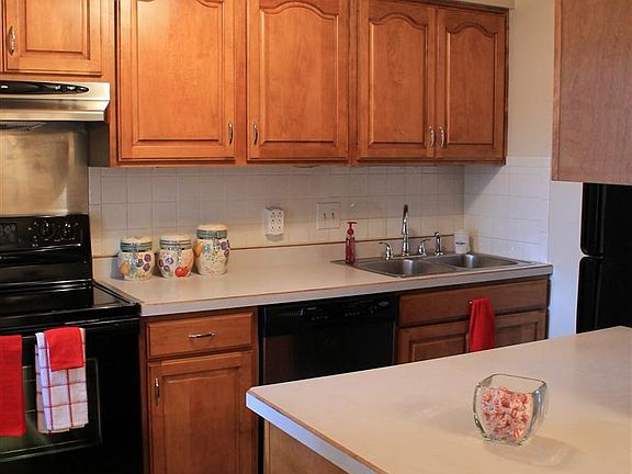 3rd image of 7815 N Main St Unit 2