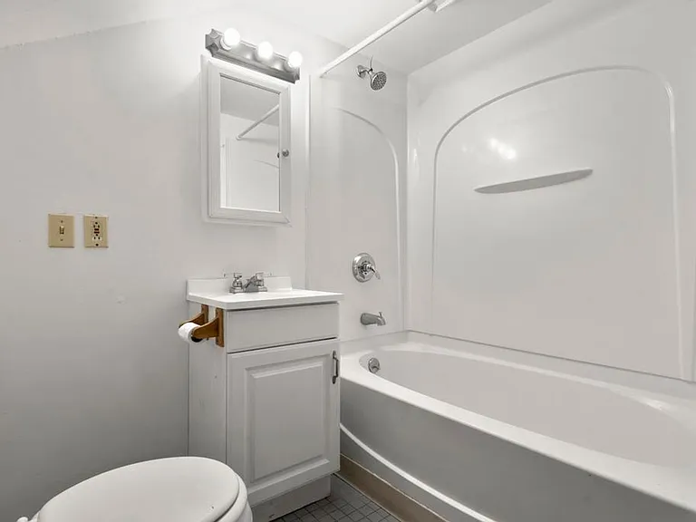 22 Winthrop St #5 — Photo 10