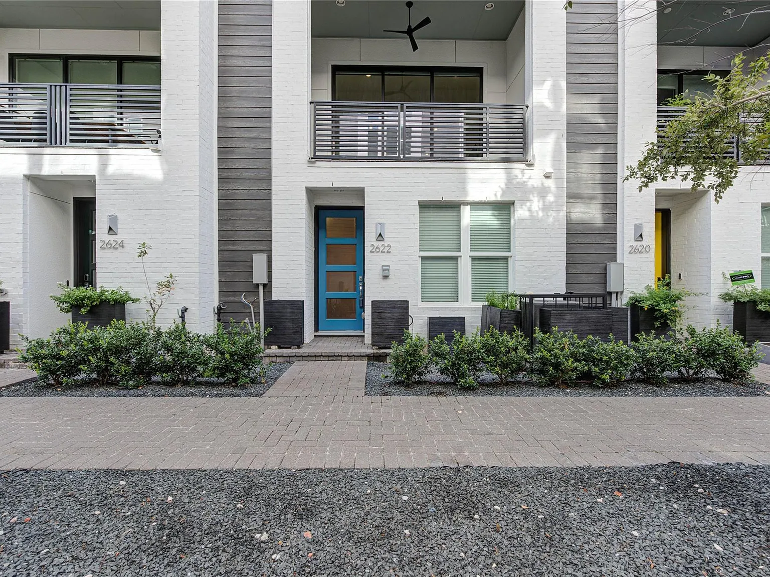 3 bed, 3.5 bath, 2120 sqft, $3,000 — Photo 1