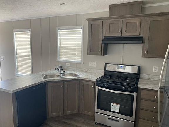 4th image of 43 Lindamede Ln