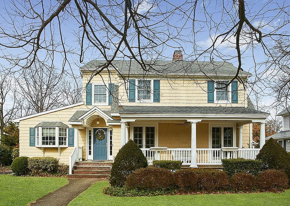 1st image of 131 Chestnut St