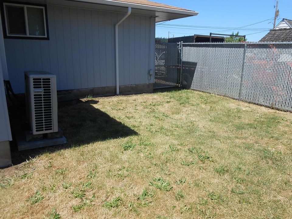 2nd image of 915 4th Ave