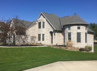 18600 Comstock Cir, Middleburg Heights, OH 44130