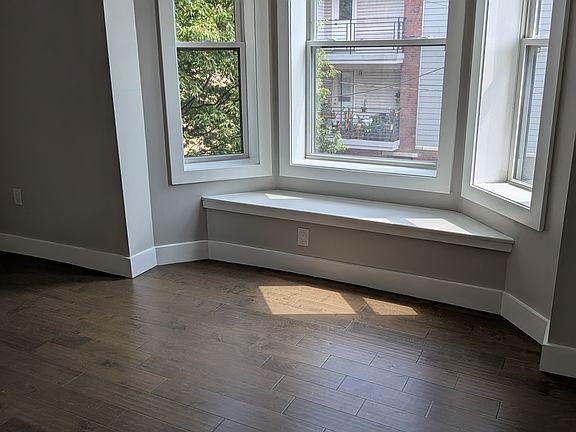 5th image of 2001 N 33rd St Floor 2
