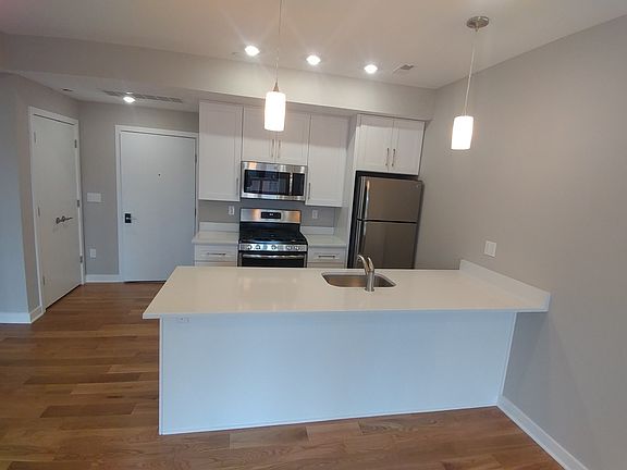 3rd image of 2333-47 Fairmount Ave #303