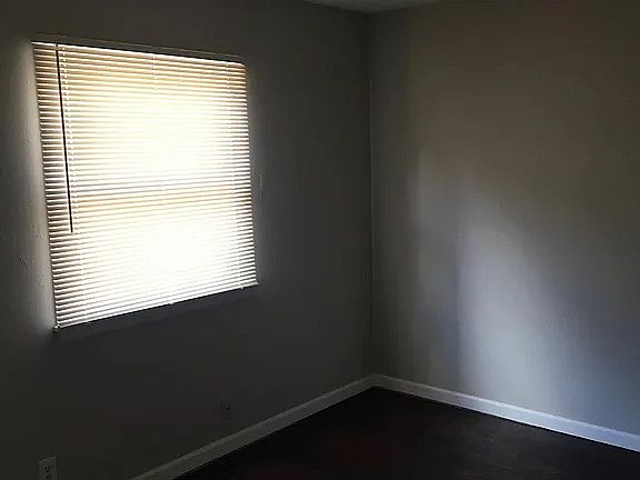 5th image of 616 Superior St #616