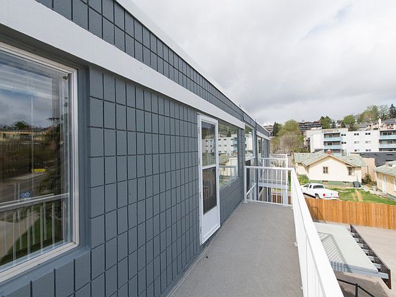 5th image of 609 2nd Ave NE