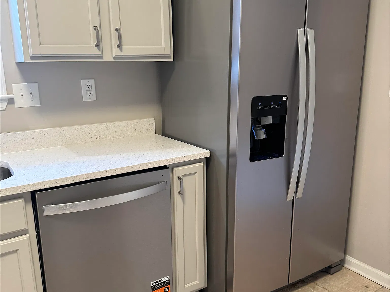 3 bed, 2.0 bath, 1374 sqft, $2,300 — Photo 4