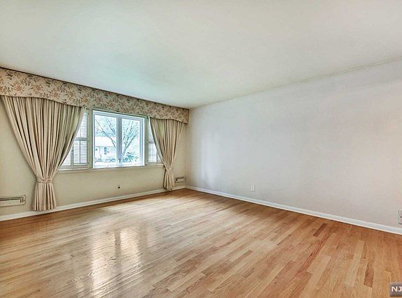 4th image of 1135 Rosse Ave
