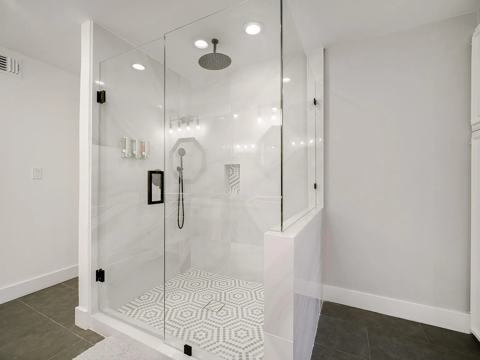 313 Melorine Dr — Photo 3