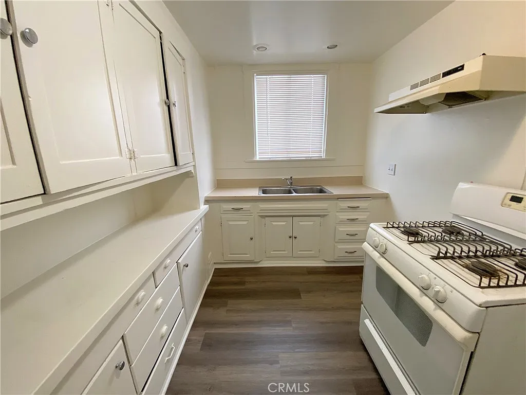Studio, 450 sqft, $1,295 — Photo 3