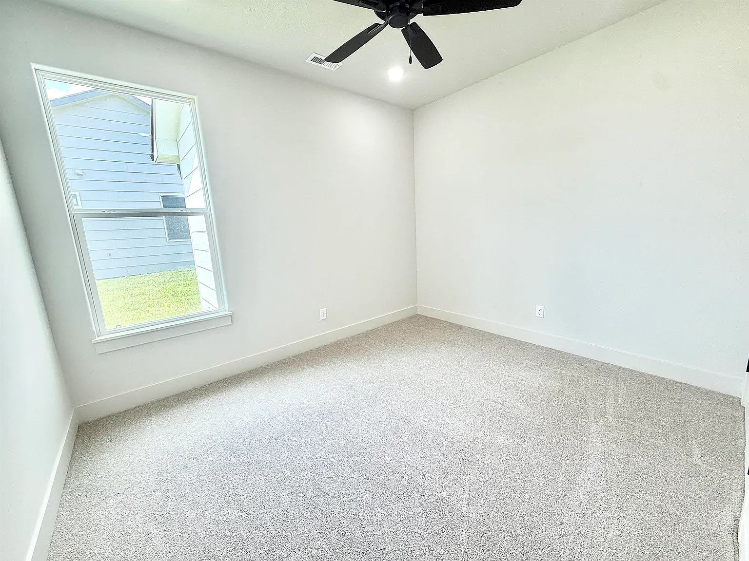 3 bed, 1584 sqft, $2,400 — Photo 4