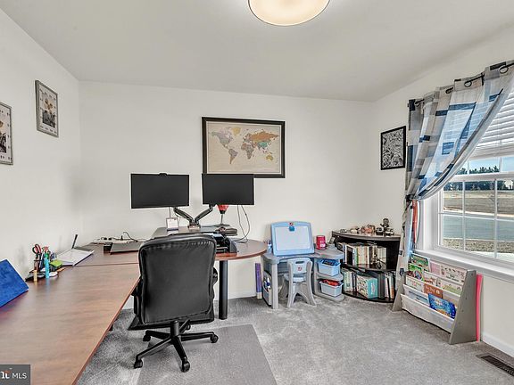 3rd image of 207 Serenity Ln