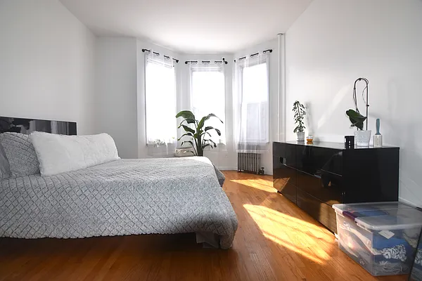 Rented by The Agency | media 9