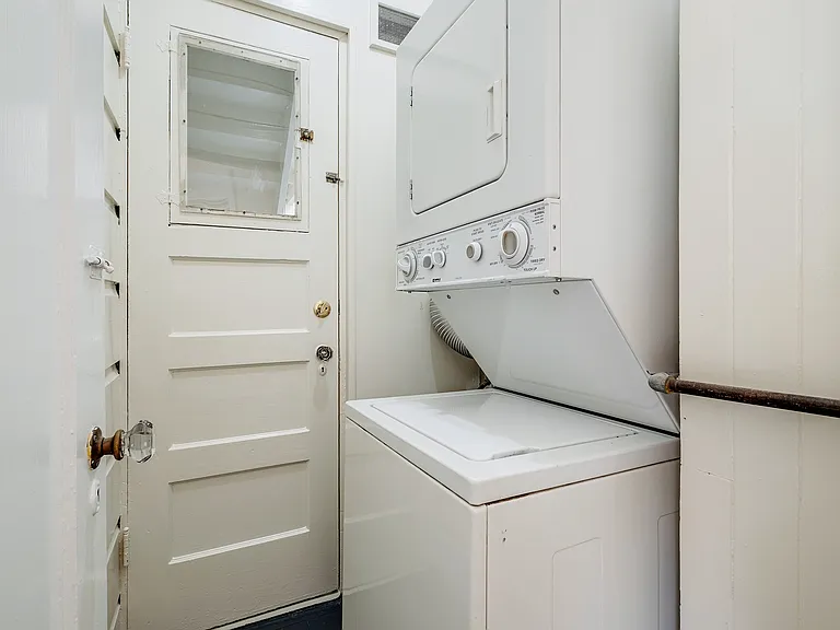 1586 Chestnut St — Photo 18