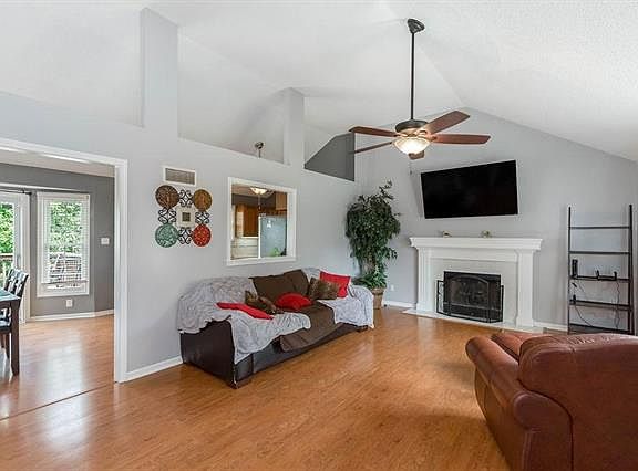 4th image of 808 Plum Rose Dr