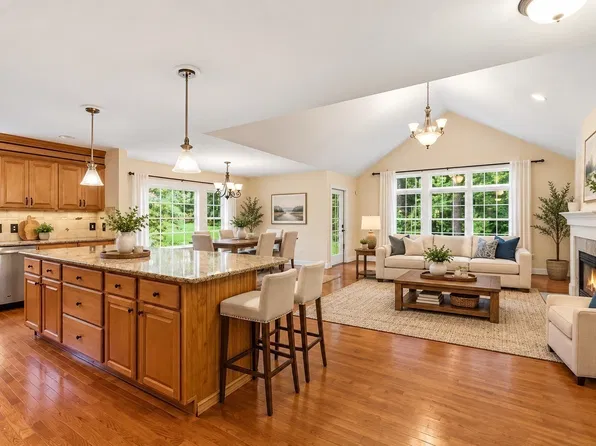 75 Shadow Brook Est Unit 75, South Hadley, MA 01075
