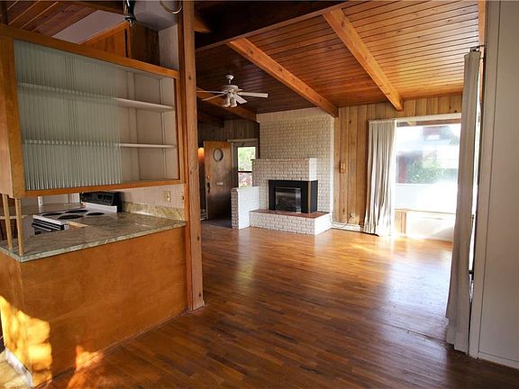 3rd image of 831 Lewis Ave