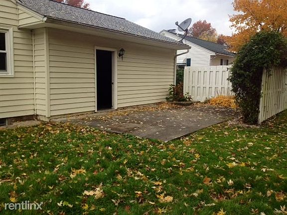 2nd image of 413 Steele Ave
