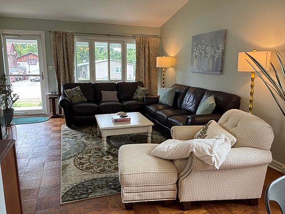 3rd image of 114 Oaklawn Dr