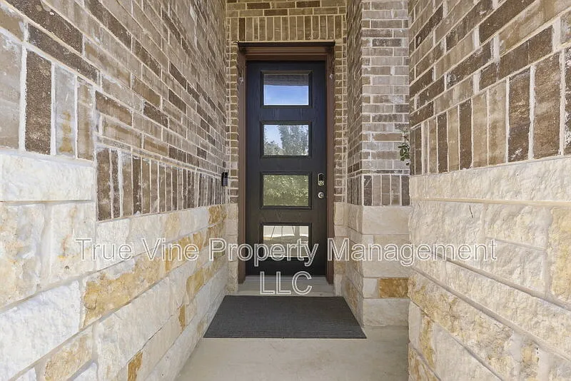 5 bed, 4.0 bath, 3066 sqft, $2,900 — Photo 4