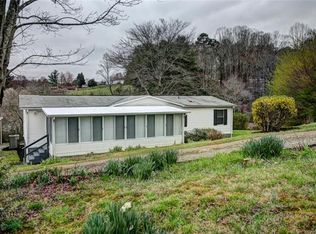 370 Youngs Cove Rd, Candler, NC 28715