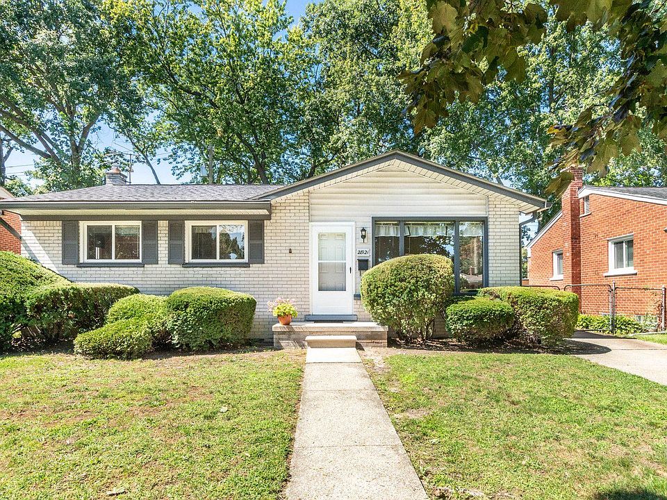 1st image of 28121 Couzens Ave