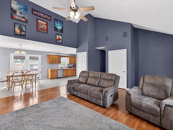 5th image of 109 View Ln