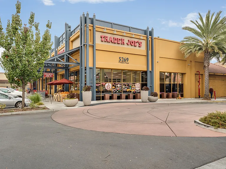888 Golden Saratoga-Cupertino Apartment Homes — Photo 41