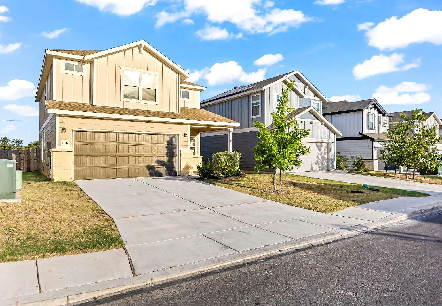 4 bed, 3.0 bath, 2029 sqft, $2,000 — Photo 3