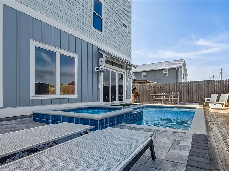 8320 Surf Dr — Photo 45