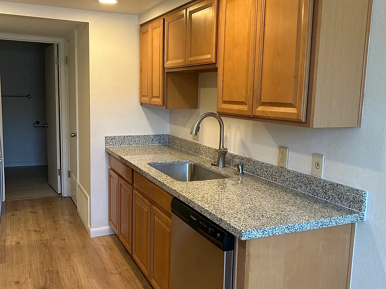 180 Bradshaw Dr #15 — Photo 15