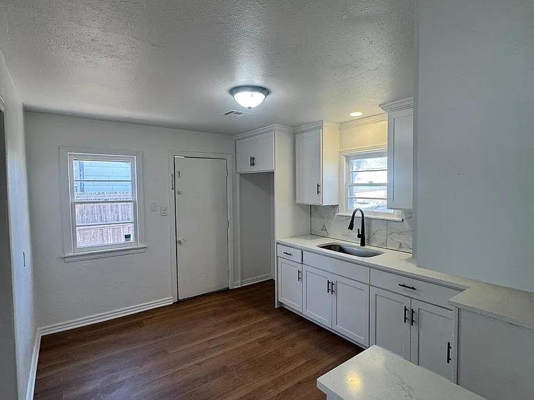 1507 W Washington Ave — Photo 4