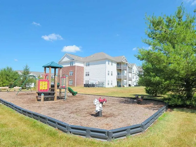 Valley Stream Village Townhomes — Photo 17
