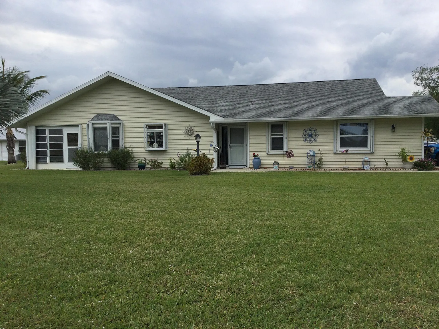 3 bed, 2.0 bath, 1575 sqft, $2,200 — Photo 2