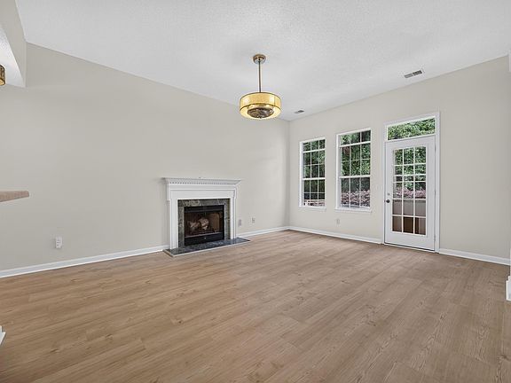 4th image of 409 Hayfield Ln