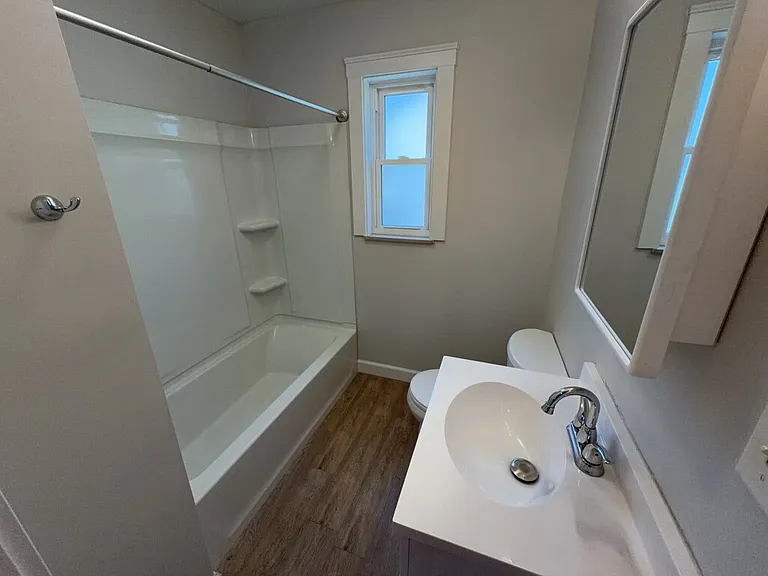 464 Cloverdale Ave — Photo 14