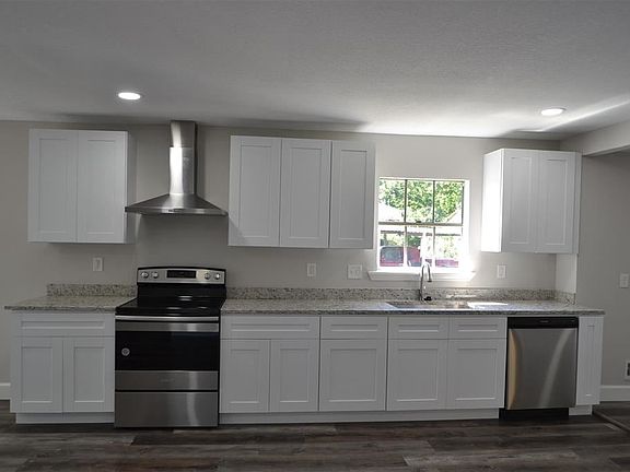 5th image of 2421 Crittenden St
