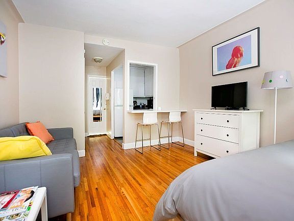 3rd image of 328 E 74th St #~2c
