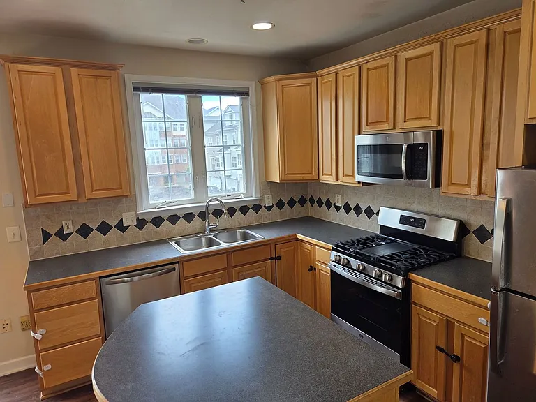 308 Garden View Sq — Photo 4