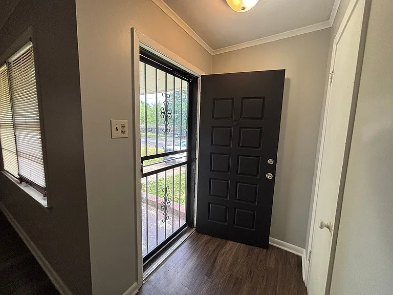 2160 Saint Elmo Ave — Photo 4