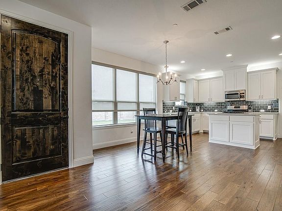 2nd image of 3001 Gaylord Dr