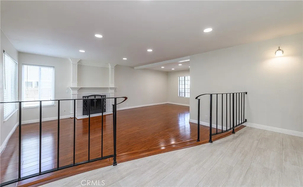4 bed, 2.5 bath, 2496 sqft, $4,380 — Photo 3