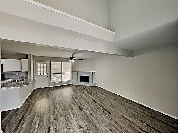 5th image of 649 Lake Bluff Dr