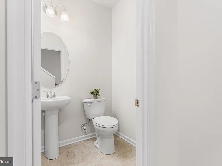 112 S Buck Tavern Way — Photo 3