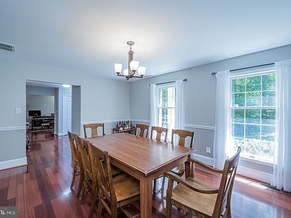 3rd image of 7290 Meadow Wood Way