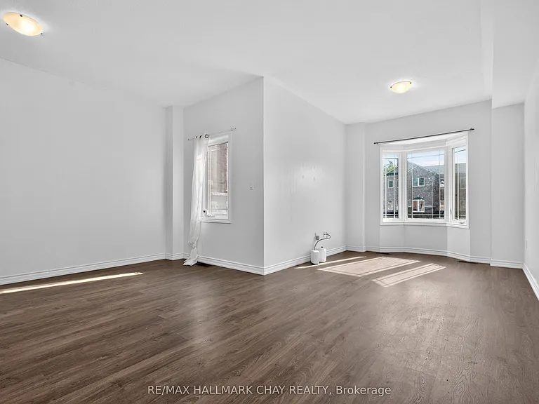 38 Milson Cres — Photo 19