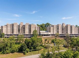 2160 Greentree Rd APT 405W, Pittsburgh, PA