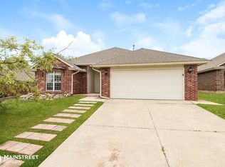 2117 NE 7th St, Moore, OK 73160