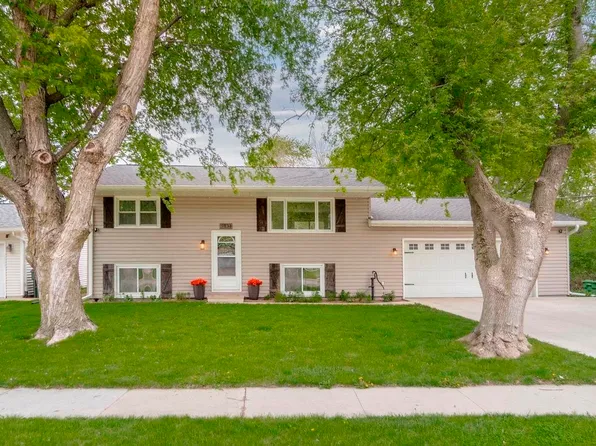 3031 Bethel St, Waterloo, IA 50702